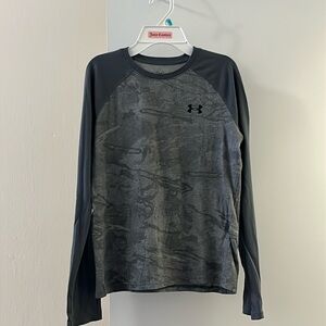 Boys Under Armour Long sleeve shirt size YLG